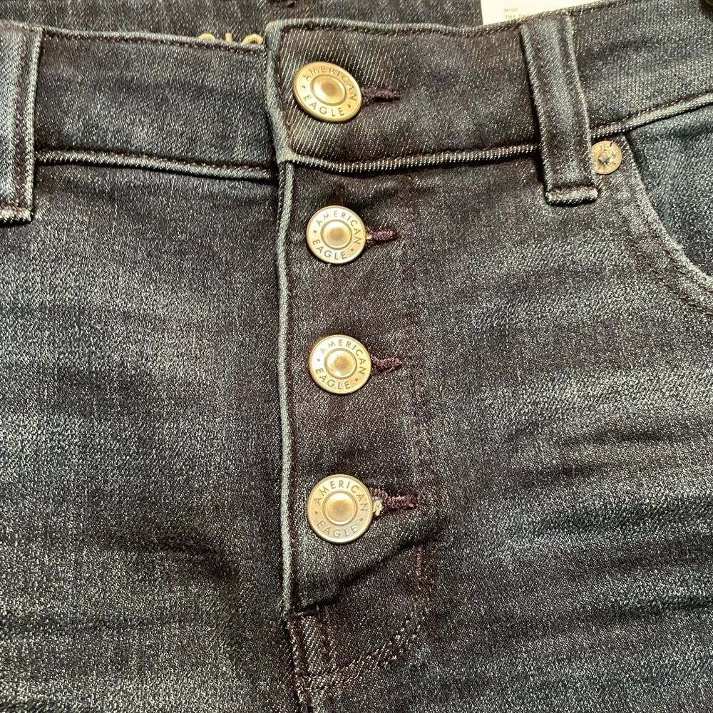 AE Low Rise Midi Shorts - Picture 3 of 7